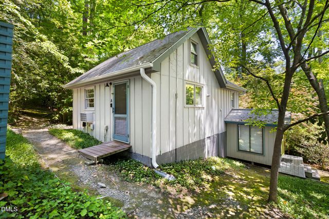 1120 Sourwood Drive, Chapel Hill, NC 27517