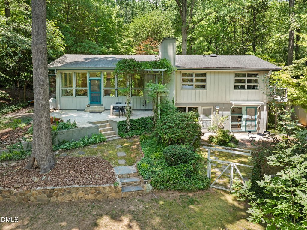 1120 Sourwood Drive, Chapel Hill, NC 27517