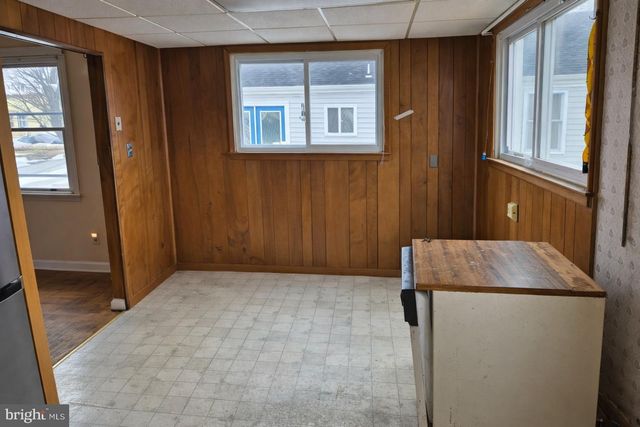 83 LYNN DR, West Deptford, NJ 08096