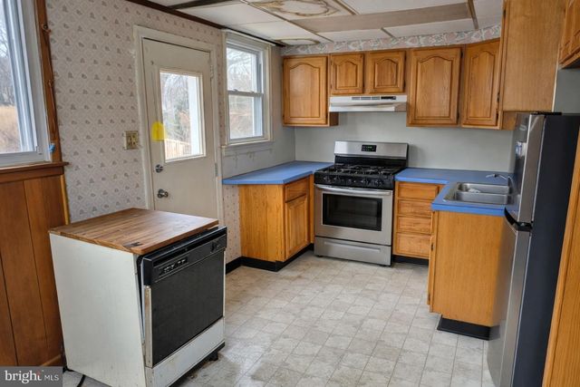 83 LYNN DR, West Deptford, NJ 08096