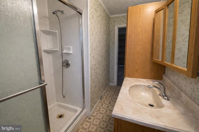 83 LYNN DR, West Deptford, NJ 08096