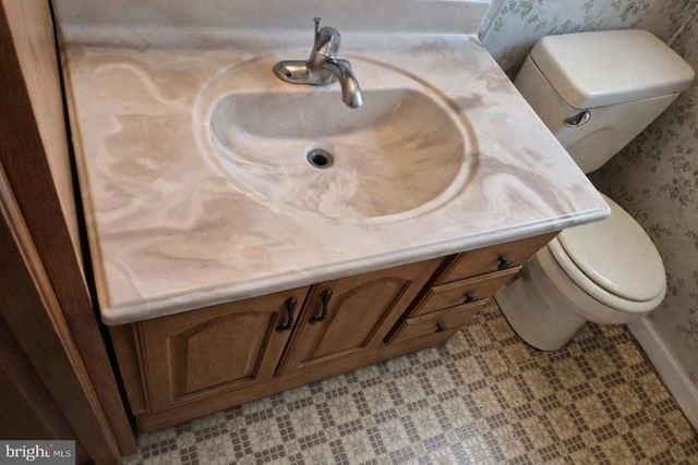 83 LYNN DR, West Deptford, NJ 08096