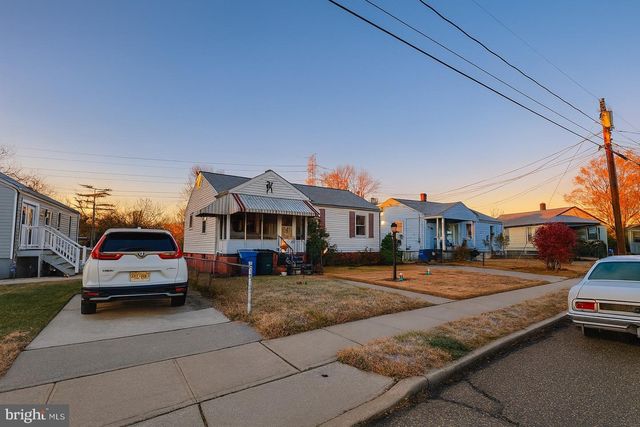 83 LYNN DR, West Deptford, NJ 08096