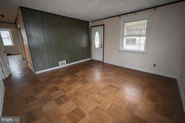 83 LYNN DR, West Deptford, NJ 08096