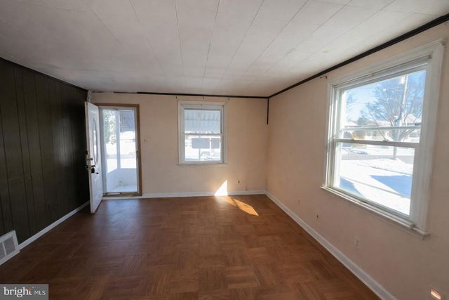 83 LYNN DR, West Deptford, NJ 08096