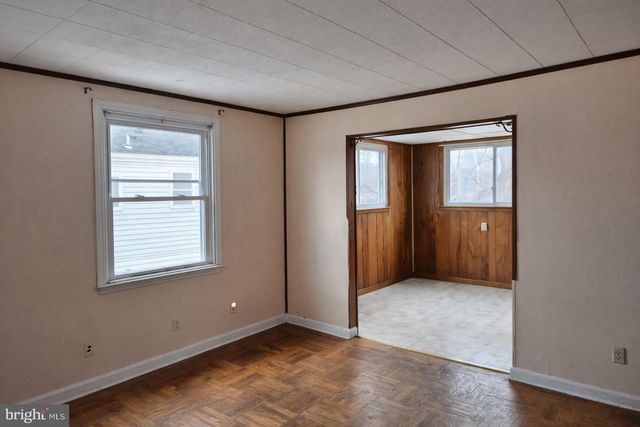 83 LYNN DR, West Deptford, NJ 08096