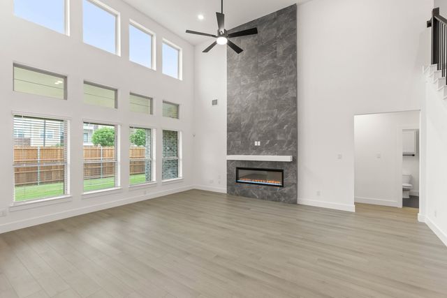 207 Tradd Street, Glenn Heights, TX 75154