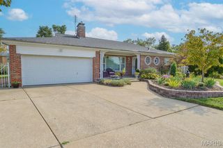 5904 Crane Circle, St Louis, MO 63109