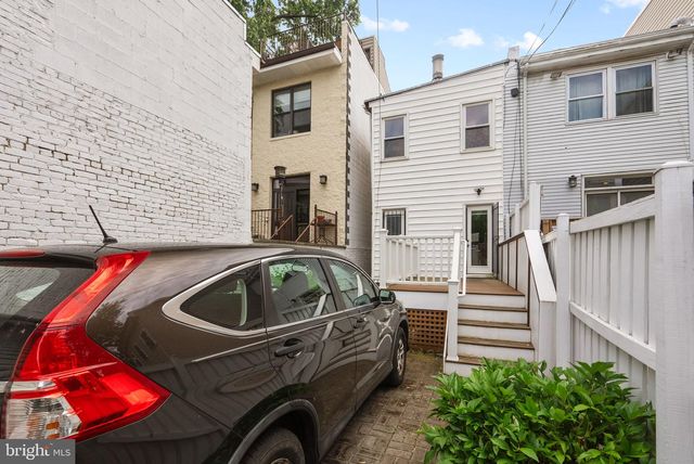 1126 G ST NE, Washington, DC 20002