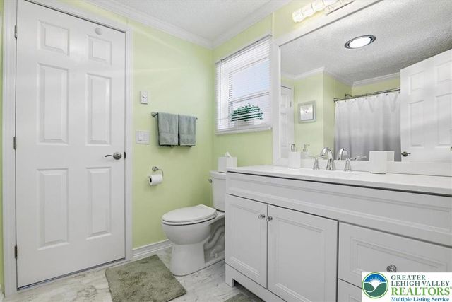 150 R Pope Road, Stroudsburg, PA 18360