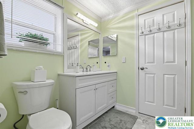 150 R Pope Road, Stroudsburg, PA 18360