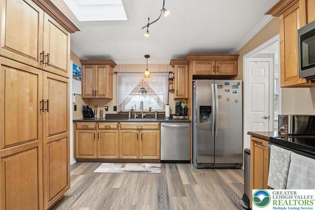 150 R Pope Road, Stroudsburg, PA 18360