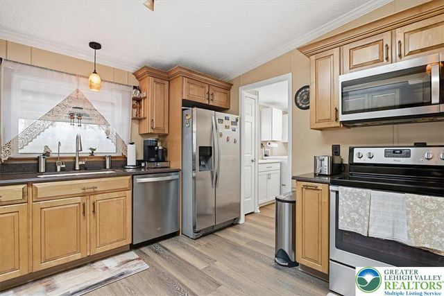 150 R Pope Road, Stroudsburg, PA 18360