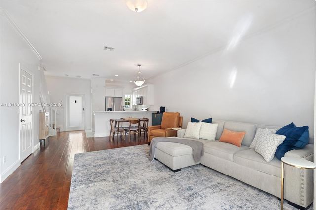 835 NE 19th Ave 2, Fort Lauderdale, FL 33304