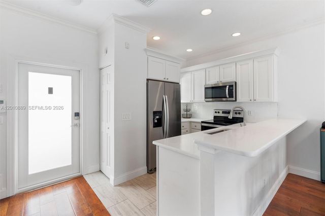 835 NE 19th Ave 2, Fort Lauderdale, FL 33304