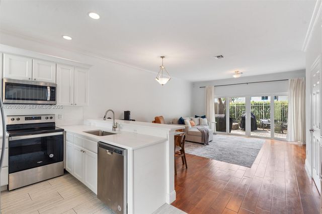 835 NE 19th Ave 2, Fort Lauderdale, FL 33304