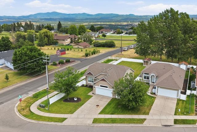 9428 N Oak St, Spokane, WA 99208