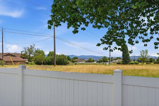 9428 N Oak St, Spokane, WA 99208