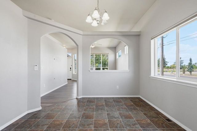 9428 N Oak St, Spokane, WA 99208