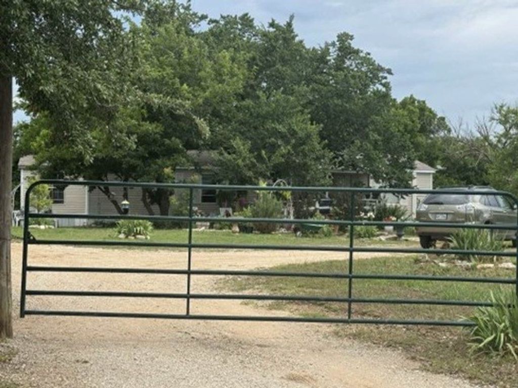 376 JOHNSON BEND Road, Weatherford, TX 76088