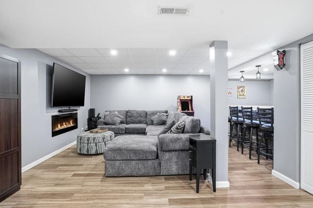 10843 Hillcrest Lane, Dyer, IN 46311