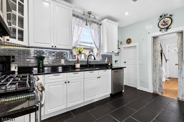 136 W Gibbons St, Linden City, NJ 07036