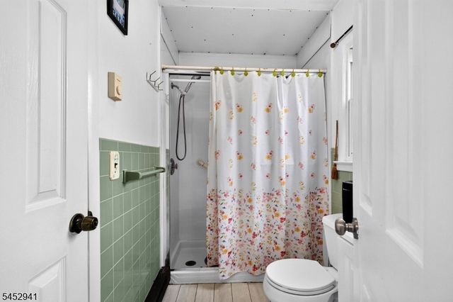 136 W Gibbons St, Linden City, NJ 07036