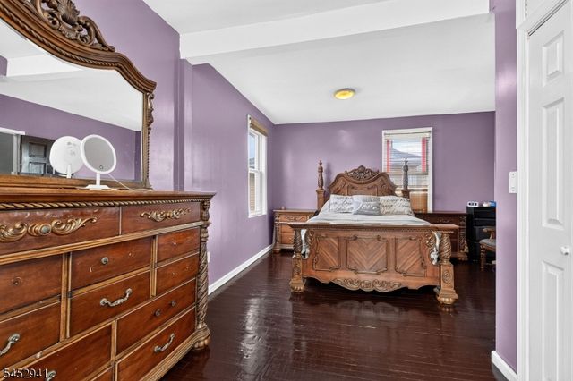 136 W Gibbons St, Linden City, NJ 07036