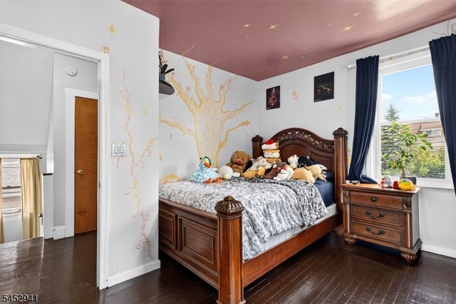 136 W Gibbons St, Linden City, NJ 07036