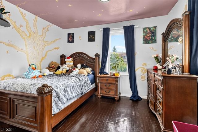 136 W Gibbons St, Linden City, NJ 07036