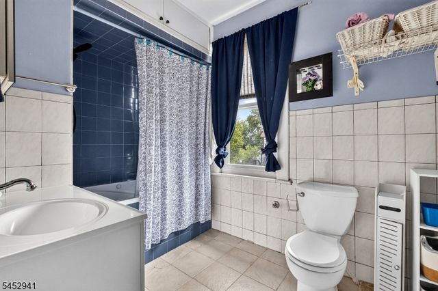 136 W Gibbons St, Linden City, NJ 07036