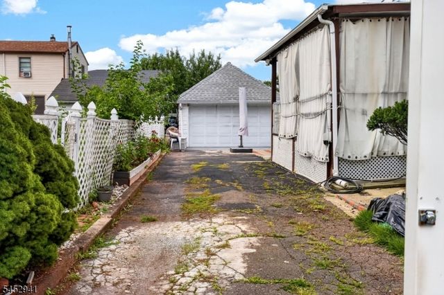 136 W Gibbons St, Linden City, NJ 07036