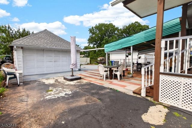 136 W Gibbons St, Linden City, NJ 07036