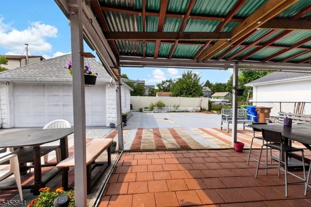136 W Gibbons St, Linden City, NJ 07036
