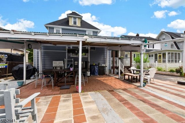 136 W Gibbons St, Linden City, NJ 07036