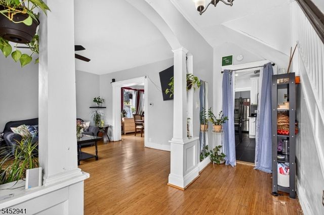 136 W Gibbons St, Linden City, NJ 07036