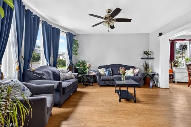 136 W Gibbons St, Linden City, NJ 07036
