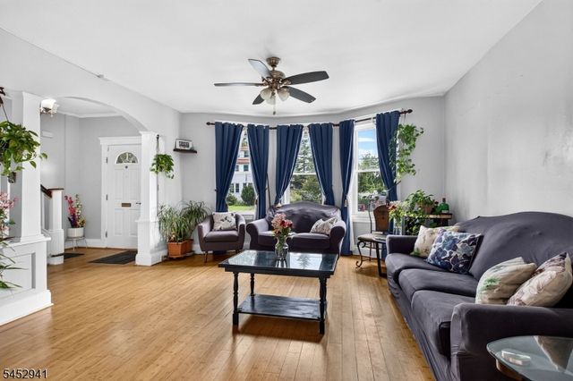 136 W Gibbons St, Linden City, NJ 07036