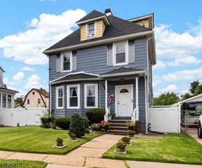 136 W Gibbons St, Linden City, NJ 07036