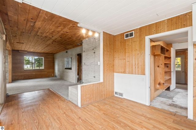 3182 S M-37, Traverse City, MI 49685