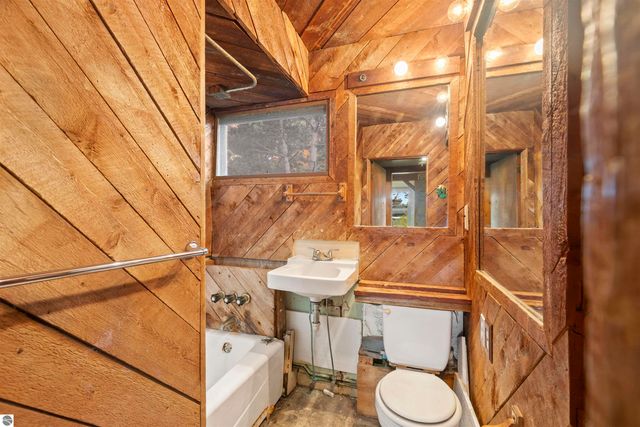 3182 S M-37, Traverse City, MI 49685