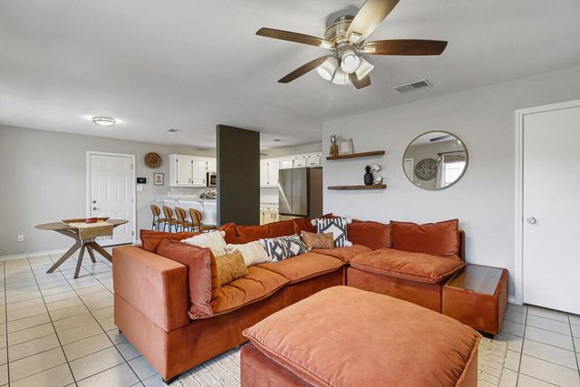 5725 Ventura Lane, Corpus Christi, TX 78417