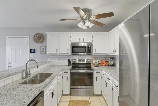 5725 Ventura Lane, Corpus Christi, TX 78417