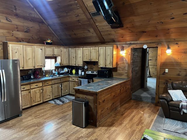 25 W Adkins Ln, Lawrenceburg, TN 38464