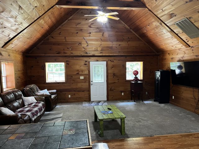 25 W Adkins Ln, Lawrenceburg, TN 38464