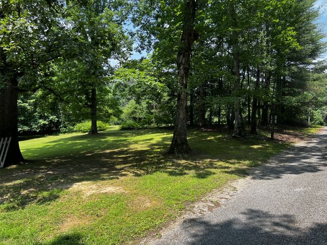 25 W Adkins Ln, Lawrenceburg, TN 38464