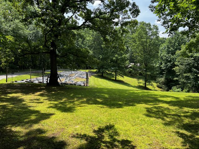 25 W Adkins Ln, Lawrenceburg, TN 38464