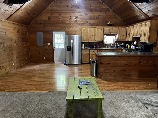 25 W Adkins Ln, Lawrenceburg, TN 38464
