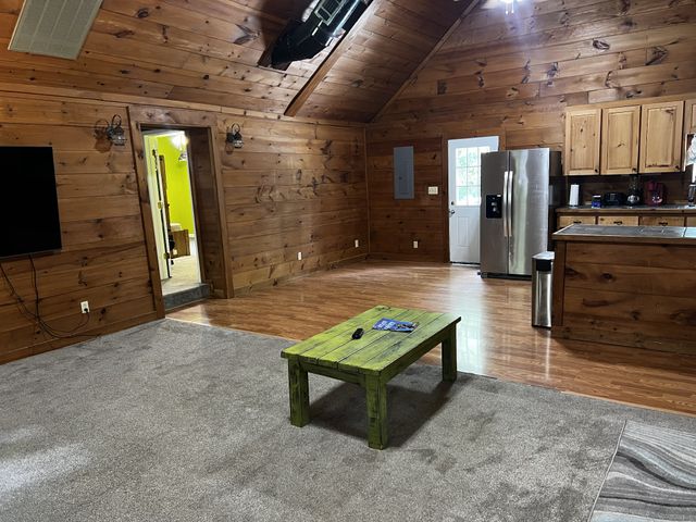 25 W Adkins Ln, Lawrenceburg, TN 38464