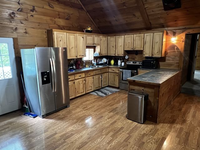 25 W Adkins Ln, Lawrenceburg, TN 38464